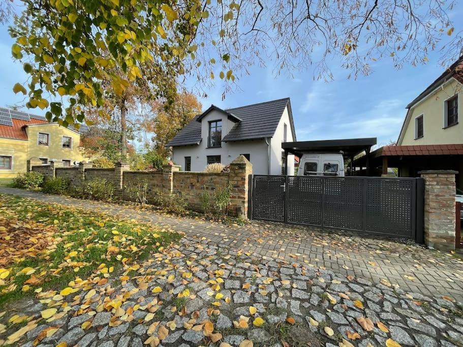 Ferienhaus Ferienwohnung Potsdam Diegalerie Am Schlosspark Marquardt Exterior photo